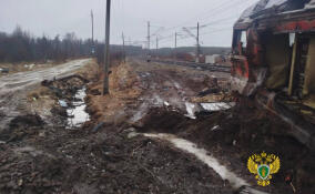 У переезда на станции Семрино нашли брошенный тепловоз