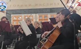 В Петербургском метрополитене в честь приближающихся праздников прозвучала живая музыка