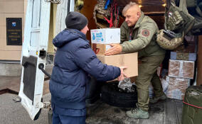 Комитет образования Ленобласти передал подарки участникам СВО