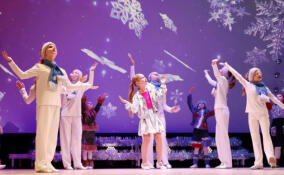 Дедморозовск распахнул двери: в Приозерске устроили сказку для детей участников СВО