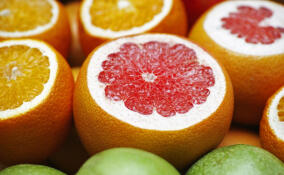 Ленинградцам рассказали, кому нельзя есть помело