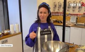 Победительницы конкурсов красоты Петербурга и Ленобласти готовят оливье для «Ночлежки»