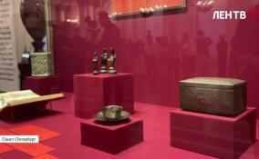 В Георгиевском зале Зимнего дворца открылась традиционная выставка «Дары Эрмитажу»