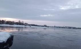 Спасатели провели рейды на ледовых полях акваторий Ленобласти