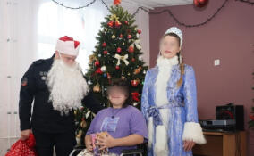 В Детский хоспис в Токсово заглянул «Дед Мороз специального назначения»