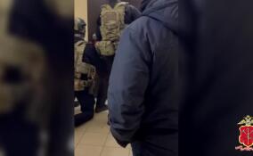 В Петербурге ректора частного вуза и двух его подельников будут судить за организацию незаконной миграции