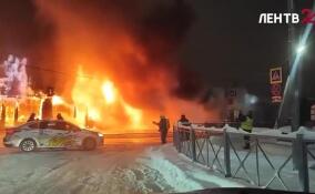 В Кудрово загорелся торговый комплекс