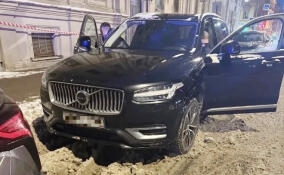 Угнанный в Ленобласти внедорожник остановили в центре Петербурга