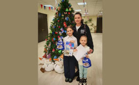 В Кировском районе детям вручили подарки в преддверии Старого Нового года