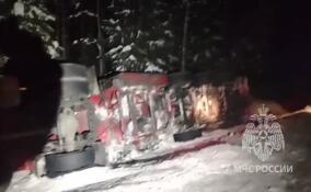 Бензовоз улетел в кювет в Тихвинском районе