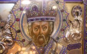 В Петербурге отреставрировали главную икону Николо-Богоявленского собора