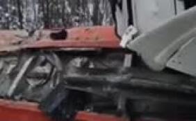 Спасатели ликвидируют последствия ДТП с бензовозом во Всеволожском районе