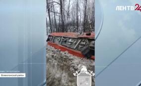 Перевернувшийся во Всеволожском районе бензовоз поднимут на колеса до конца дня