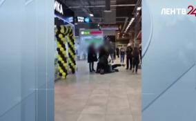 СК начал проверку после того, как в больнице скончался задержанный охранниками одного из ТРЦ Петербурга