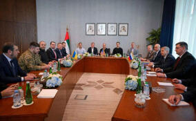 Мир через колено: переговоры в Абу-Даби начались под жесткие аргументы