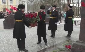 В Гатчине возложили цветы к нескольким мемориалам и памятным местам