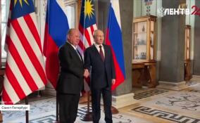 Владимир Путин работает сегодня в Петербурге