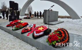 У мемориала «Разорванное кольцо» почтили память героев