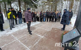 Субботник состоялся у памятного знака-стелы в деревне Красный хутор