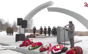 Траурный митинг проходит у мемориала «Разорванное кольцо»