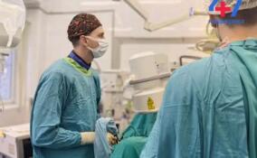 Врачи Всеволожской больницы помогли пожилому пациенту с камнями в почках