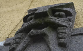 Александр Дрозденко поделился кадрами с историческими барельефами Выборга