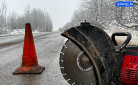 В Ленобласти ямочный ремонт дорог ведут круглый год