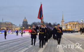 Более 500 сотрудников МВД приняли участие в строевом смотре на Дворцовой площади