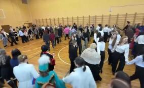 Флешмоб «Мы — Россия» состоялся в филиале ЛГУ им. Пушкина в Горбунках