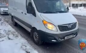 Грузовик с тысячей литров сомнительного алкоголя остановили в Петербурге