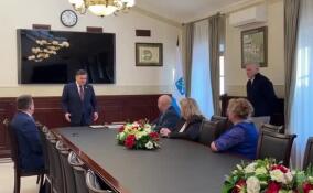 Сенатор Перминов вручил награды Совета Федерации выдающимся жителям Ленобласти