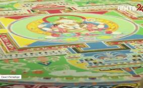 Монахи петербургского буддийского храма провели ритуал разрушения песочной мандалы