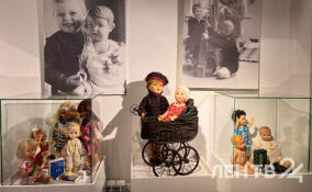 В Петербурге начала работу выставка советских кукол «Папа, подари!»