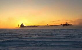 Александр Дрозденко поделился кадрами морозного рассвета на Ладоге