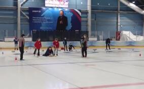 Ленинградские керлингисты проводят игру с командой Владимирской области