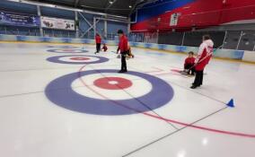 В Колтушах стартует второй день соревнований по керлингу