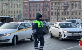 Полиция искала таксистов-нелегалов в Петербурге и Ленобласти