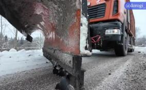 Ежедневно дороги Ленобласти от снега убирают около 500 единиц спецтехники