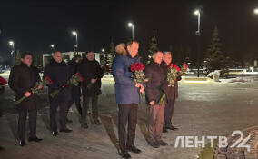 Александр Дрозденко и Владимир Мединский возложили цветы к мемориалу в Зайцево