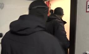 В Петербурге сотрудники УФСБ задержали подозреваемого в контрабанде вооружения