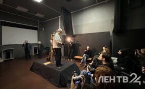 Студентам Института кино и телевидения показали копию первой камеры братьев Люмьер