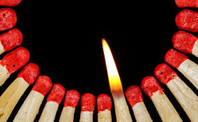 В Гатчинском округе пожарные больше часа тушили частный дом