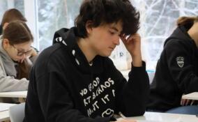 Школьники Ленобласти состязаются в знаниях по французскому языку