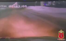 Нетрезвого водителя без прав ловили с табельным оружием в Тихвине