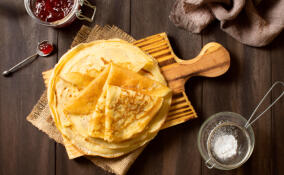 Россияне назвали самые любимые начинки для блинов