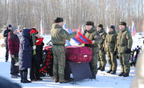 В Кировске проводили в последний путь участника СВО Сергея Шумилова