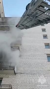 В пожаре в многоэтажке в Сосновом Бору пострадали два человека