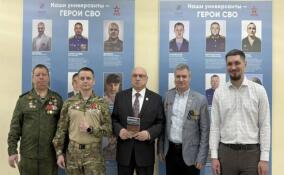 В ЛГУ им. А.С. Пушкина появились новые стенды в честь героев СВО