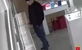 Двух жителей Карелии задержали за кражи из ювелирных магазинов в Ленобласти