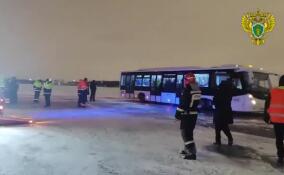 В Пулково самолет из Екатеринбурга выкатился за пределы рулежной дорожки